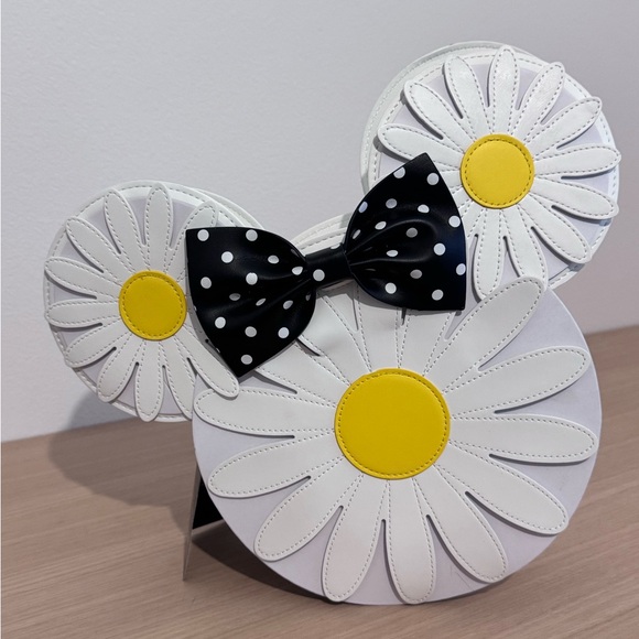 Loungefly Handbags - Loungefly Disney Minnie Mouse Daisy Large Crossbody